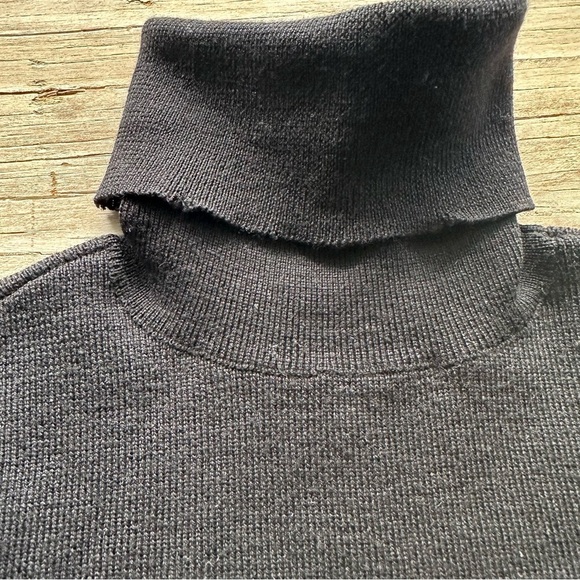 Ralph Lauren Blue Label 100% Wool Turtleneck
Sweater Small Navy Blue Eagle Crest - Picture 5 of 12